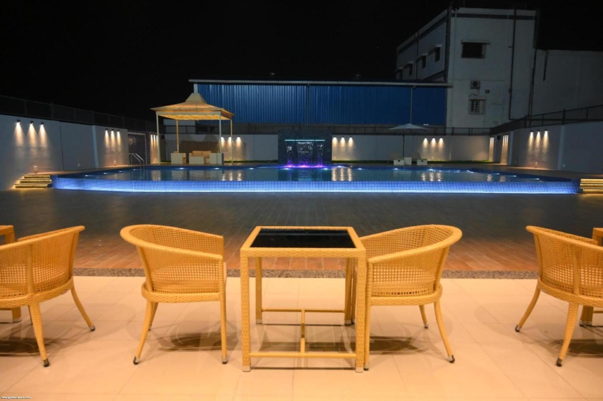 Golden Park Hotel & Resort Māldah Exteriér fotografie
