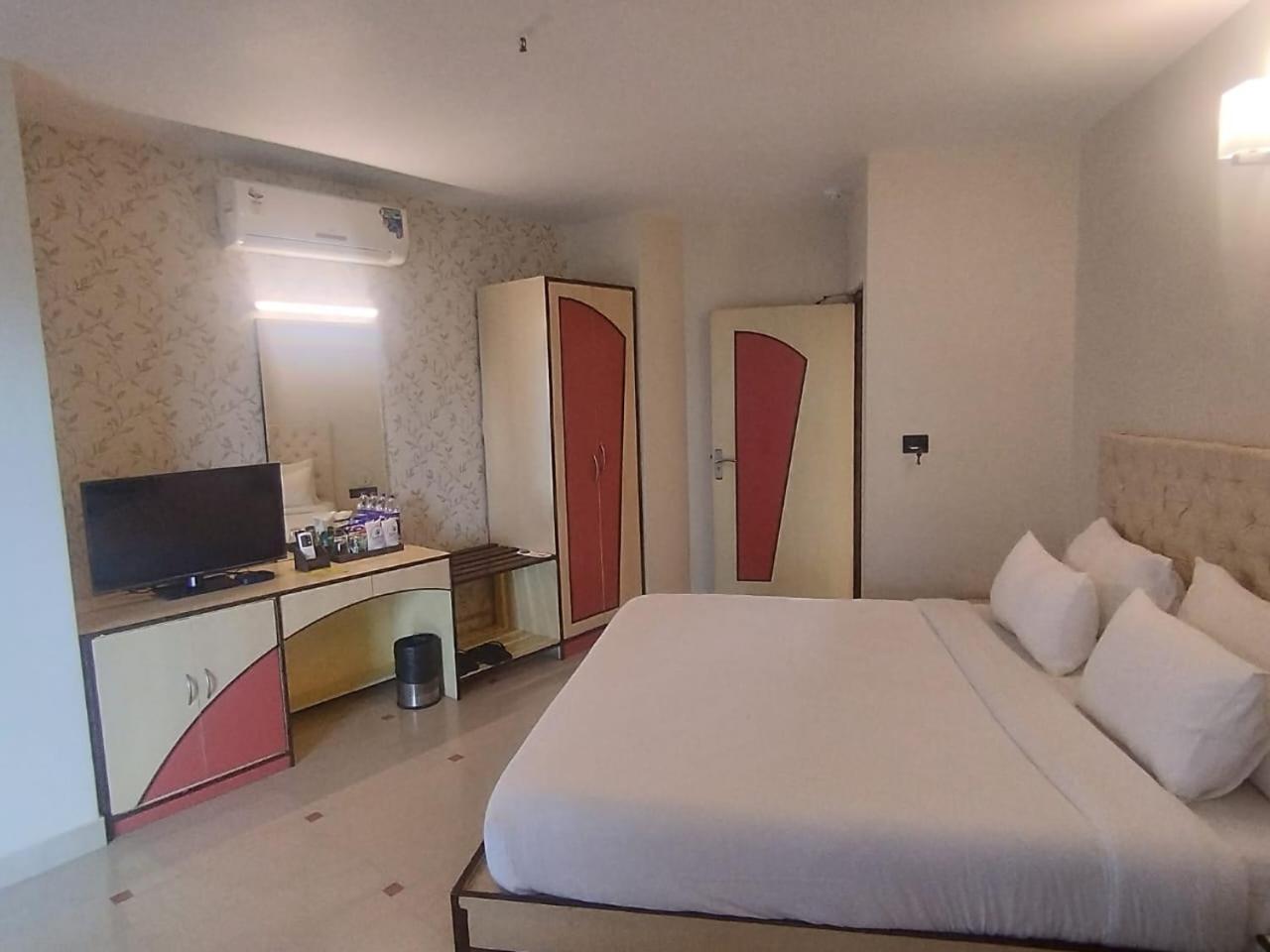 Golden Park Hotel & Resort Māldah Exteriér fotografie